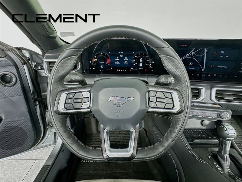 Ford Mustang Vehicle Full-screen Gallery Image 15