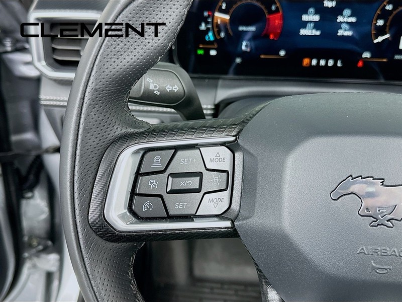 Ford Mustang Vehicle Full-screen Gallery Image 16