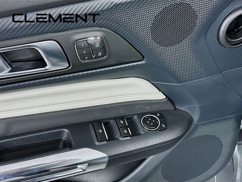 Ford Mustang Vehicle Full-screen Gallery Image 28