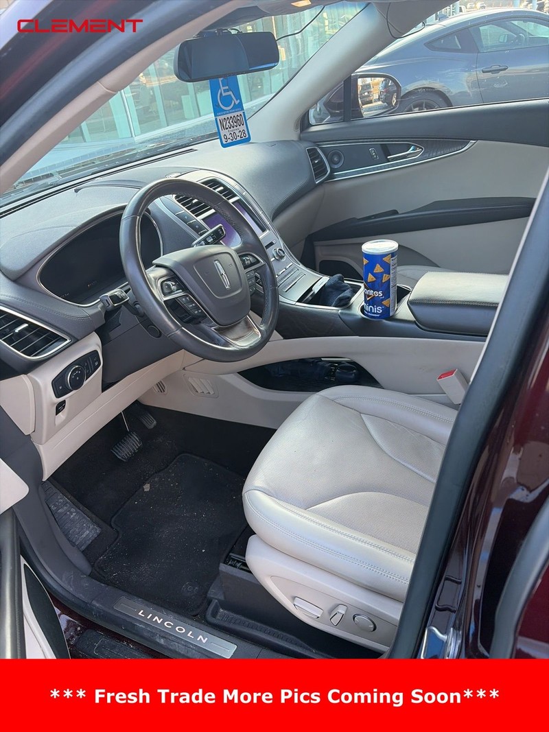 Lincoln Nautilus Vehicle Full-screen Gallery Image 2