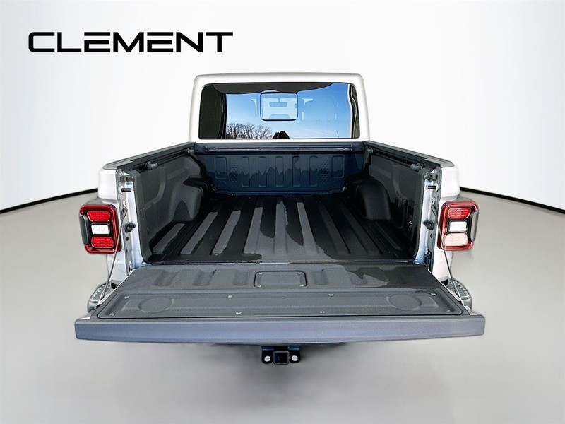 Jeep Gladiator Vehicle Image 11