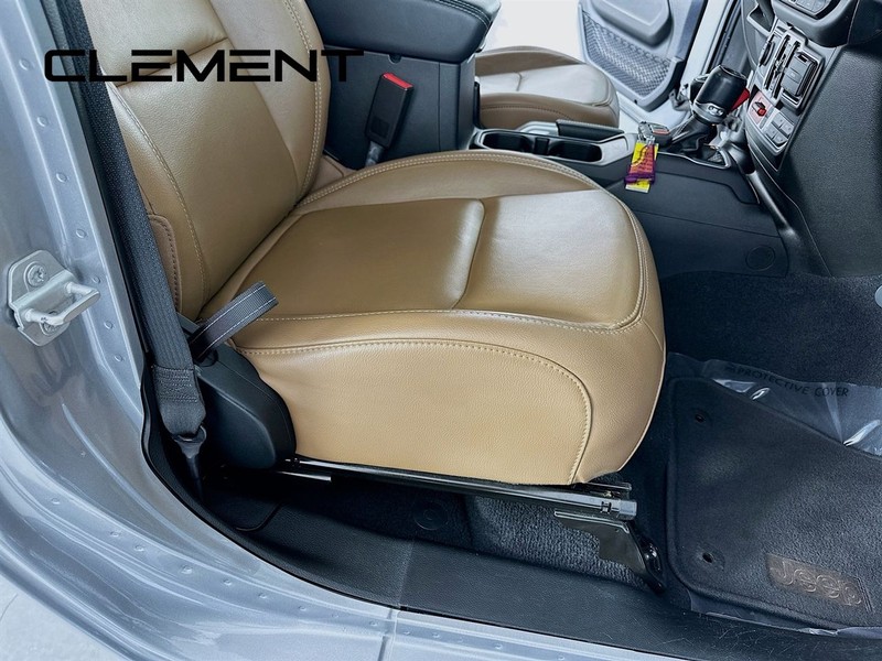 Jeep Gladiator Vehicle Image 32