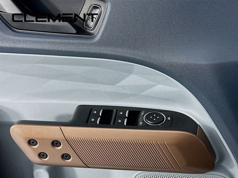 Ford Maverick Vehicle Full-screen Gallery Image 27