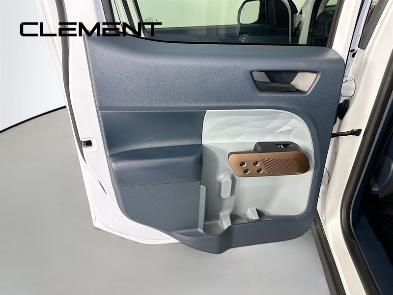 Ford Maverick Vehicle Full-screen Gallery Image 31