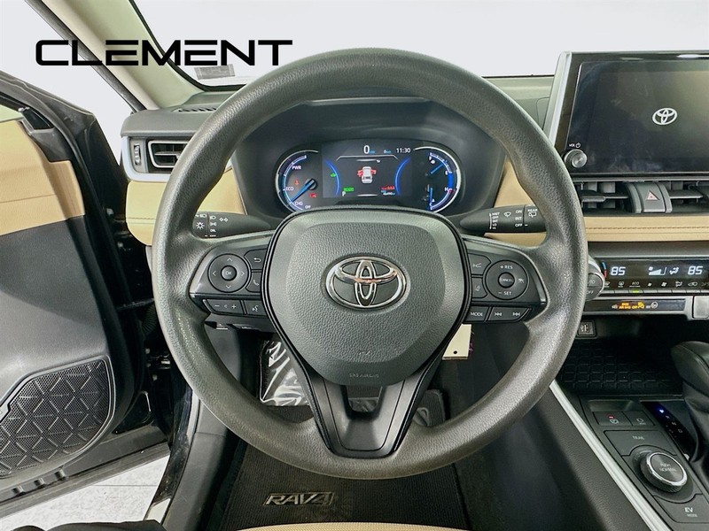 Toyota RAV4 Vehicle Image 15