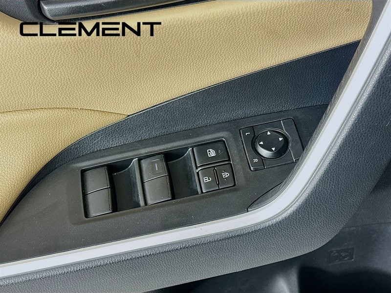 Toyota RAV4 Vehicle Image 24