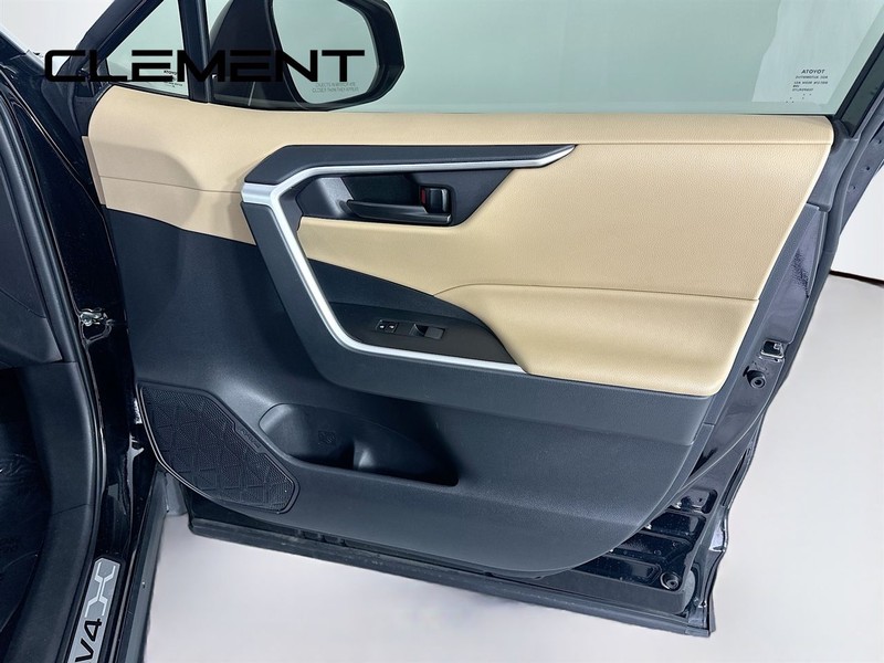 Toyota RAV4 Vehicle Image 33