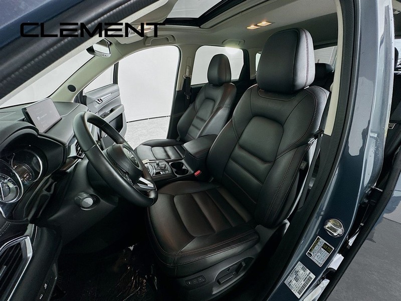 Mazda CX-5 Vehicle Full-screen Gallery Image 31