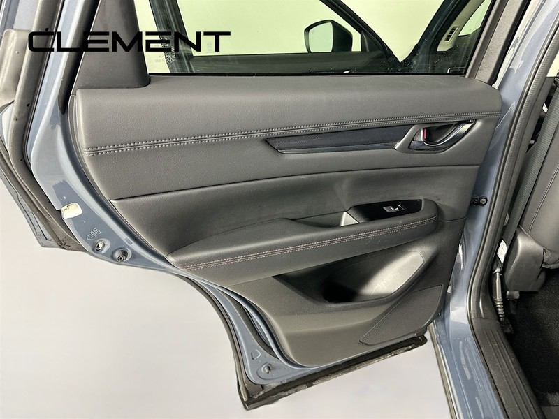 Mazda CX-5 Vehicle Full-screen Gallery Image 32