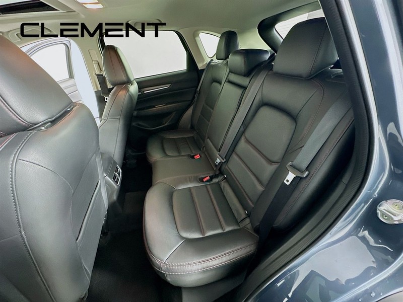 Mazda CX-5 Vehicle Full-screen Gallery Image 33