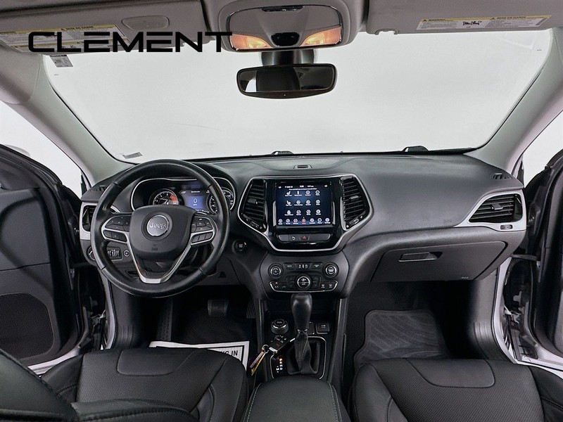 Jeep Cherokee Vehicle Full-screen Gallery Image 12