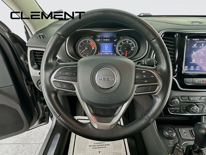 Jeep Cherokee Vehicle Full-screen Gallery Image 15