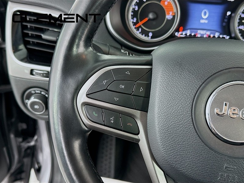 Jeep Cherokee Vehicle Full-screen Gallery Image 16