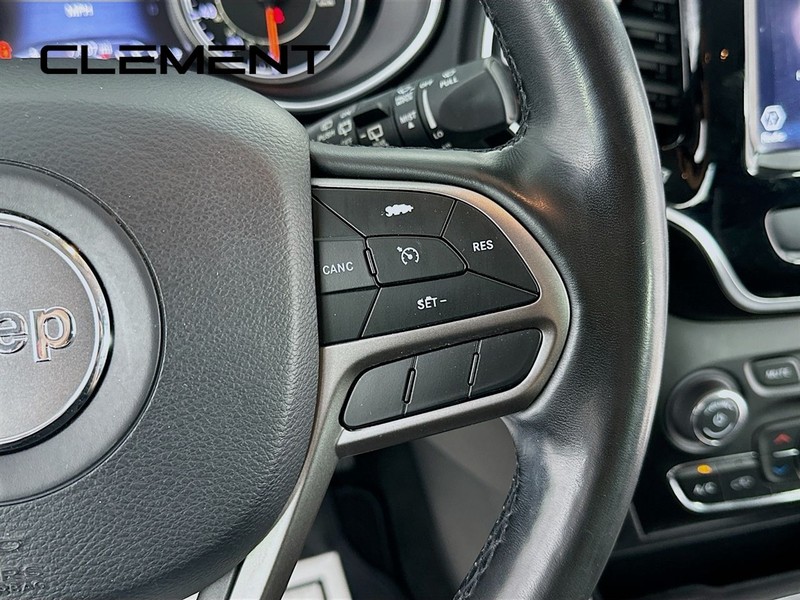 Jeep Cherokee Vehicle Full-screen Gallery Image 17