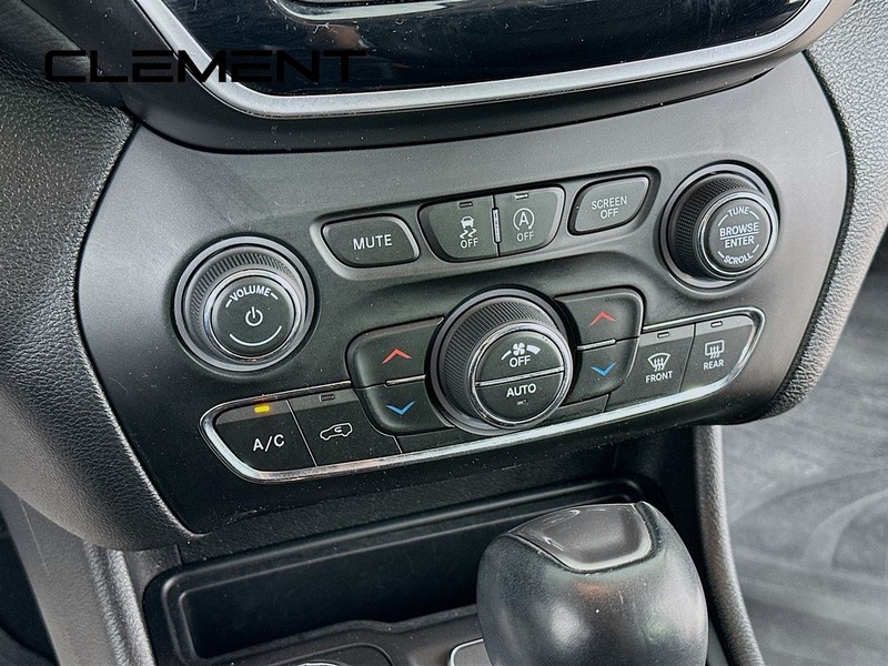 Jeep Cherokee Vehicle Full-screen Gallery Image 22