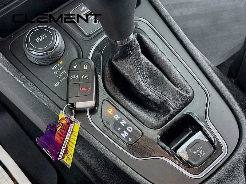 Jeep Cherokee Vehicle Full-screen Gallery Image 24