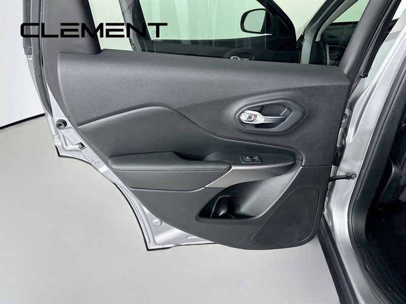 Jeep Cherokee Vehicle Full-screen Gallery Image 30