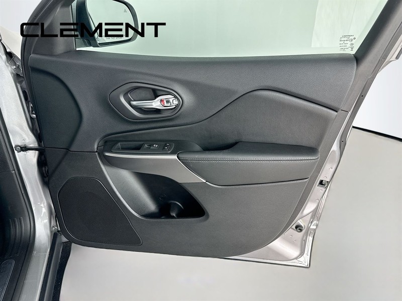 Jeep Cherokee Vehicle Full-screen Gallery Image 34