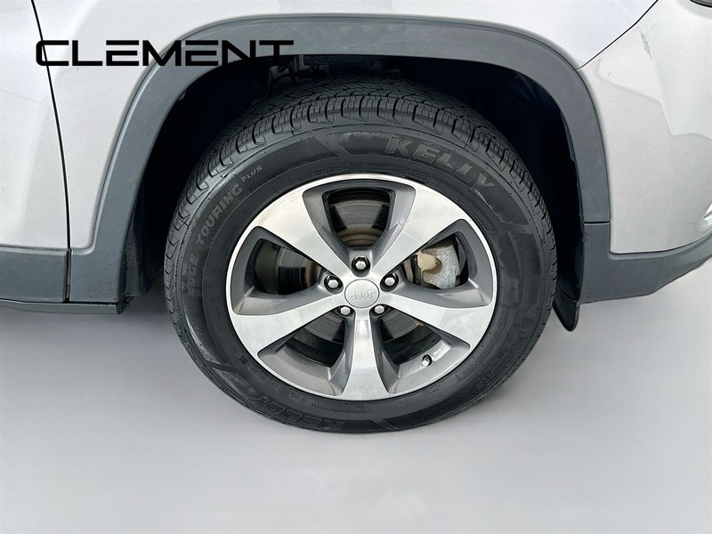 Jeep Cherokee Vehicle Full-screen Gallery Image 35