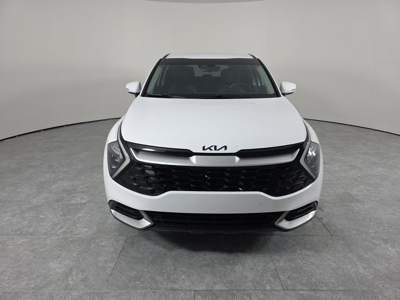 Kia Sportage Vehicle Full-screen Gallery Image 2