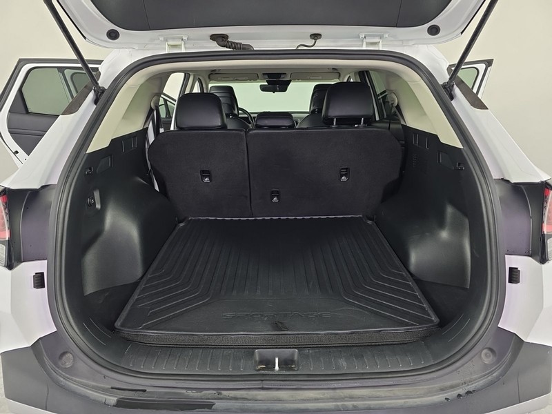 Kia Sportage Vehicle Full-screen Gallery Image 9
