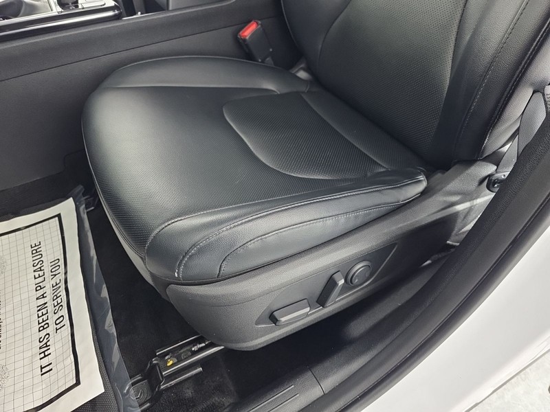 Kia Sportage Vehicle Full-screen Gallery Image 24