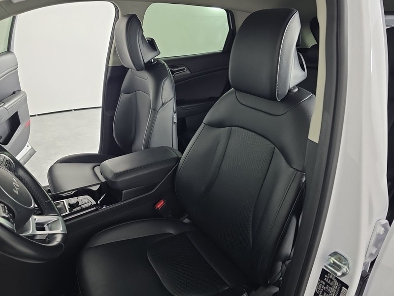 Kia Sportage Vehicle Full-screen Gallery Image 25