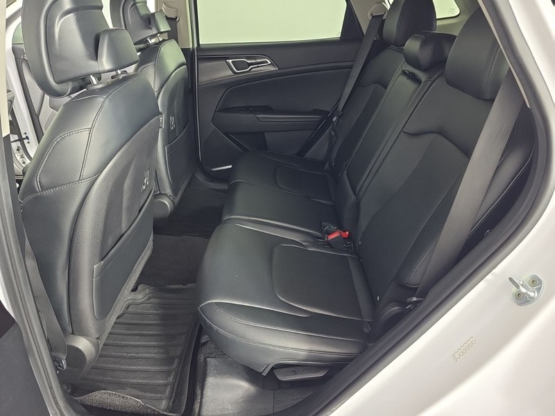 Kia Sportage Vehicle Full-screen Gallery Image 27