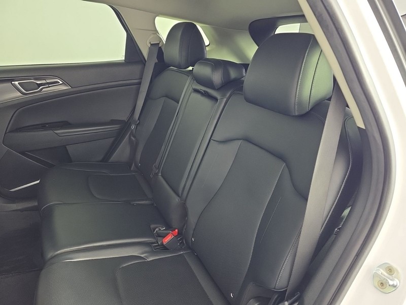 Kia Sportage Vehicle Full-screen Gallery Image 28