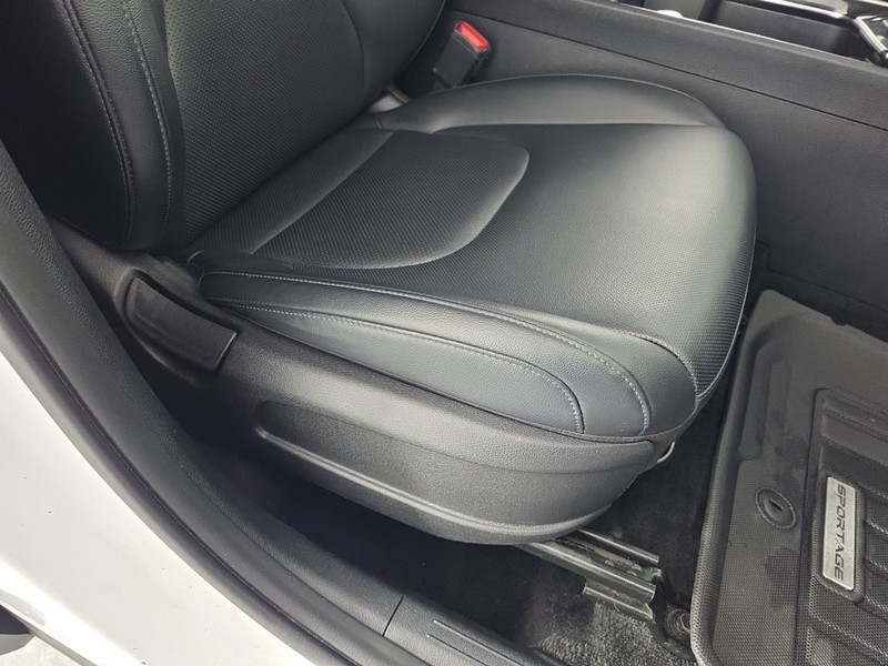 Kia Sportage Vehicle Full-screen Gallery Image 29