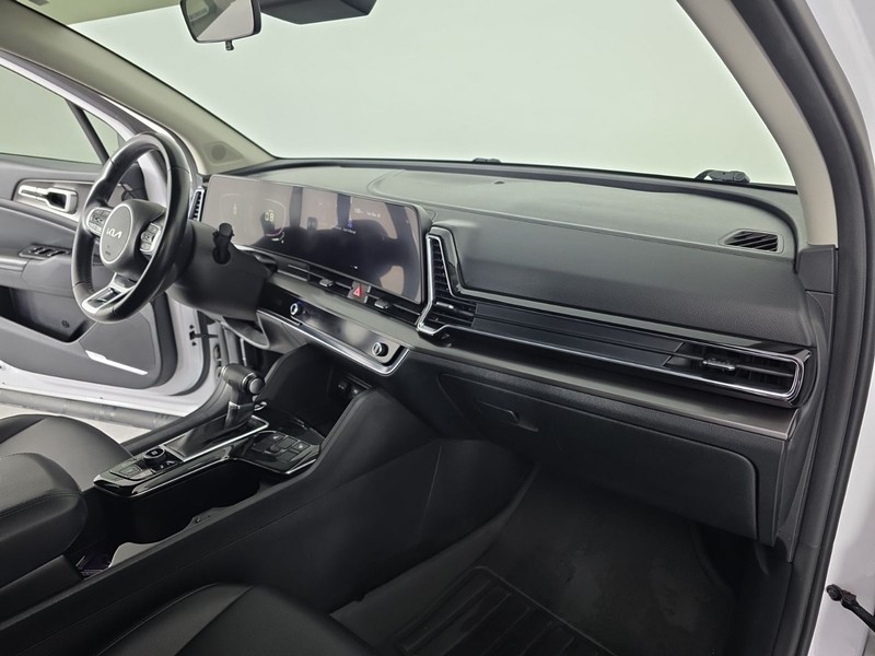 Kia Sportage Vehicle Full-screen Gallery Image 30