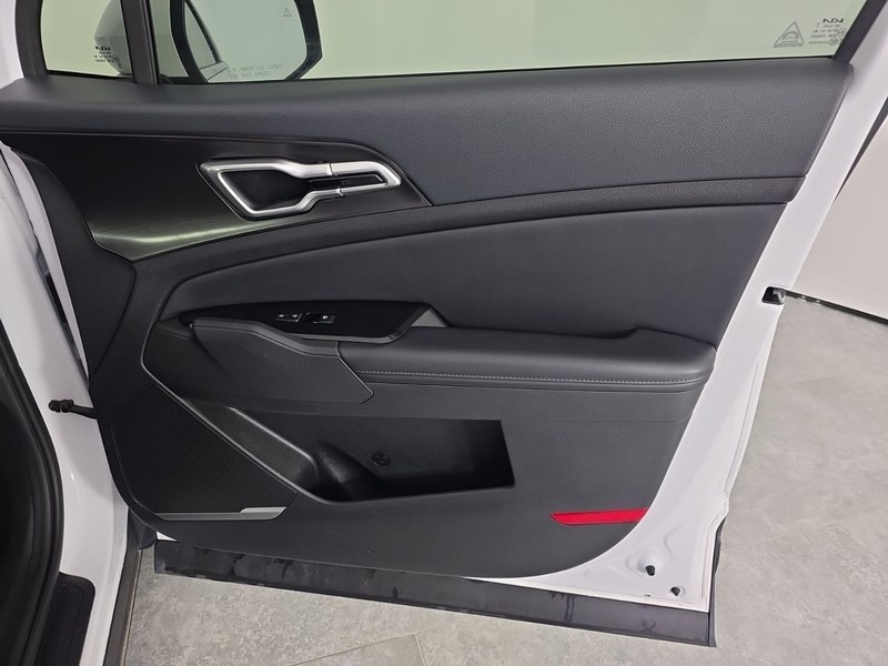 Kia Sportage Vehicle Full-screen Gallery Image 31