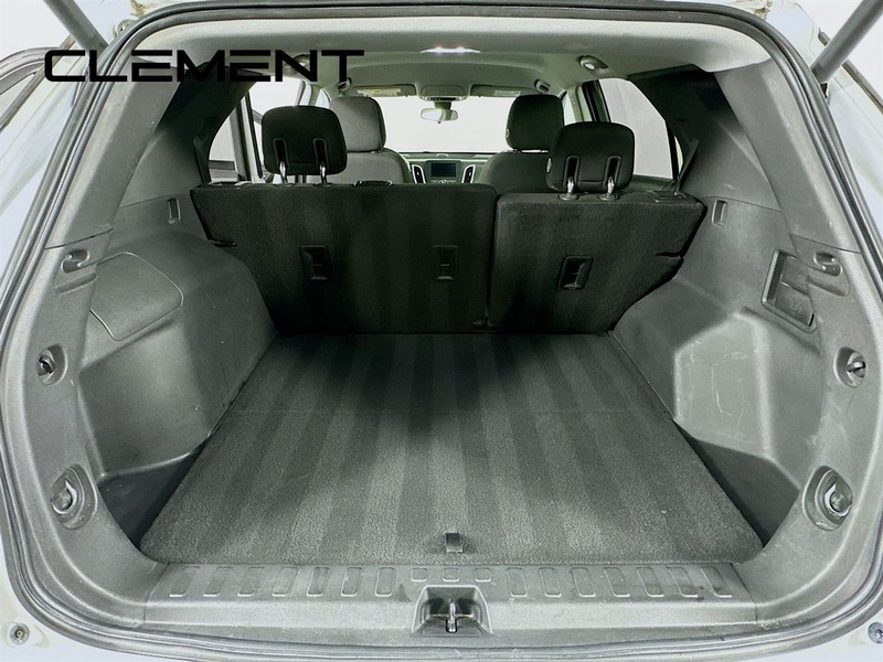 Chevrolet Equinox Vehicle Full-screen Gallery Image 11