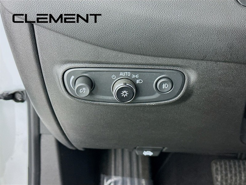 Chevrolet Equinox Vehicle Full-screen Gallery Image 14