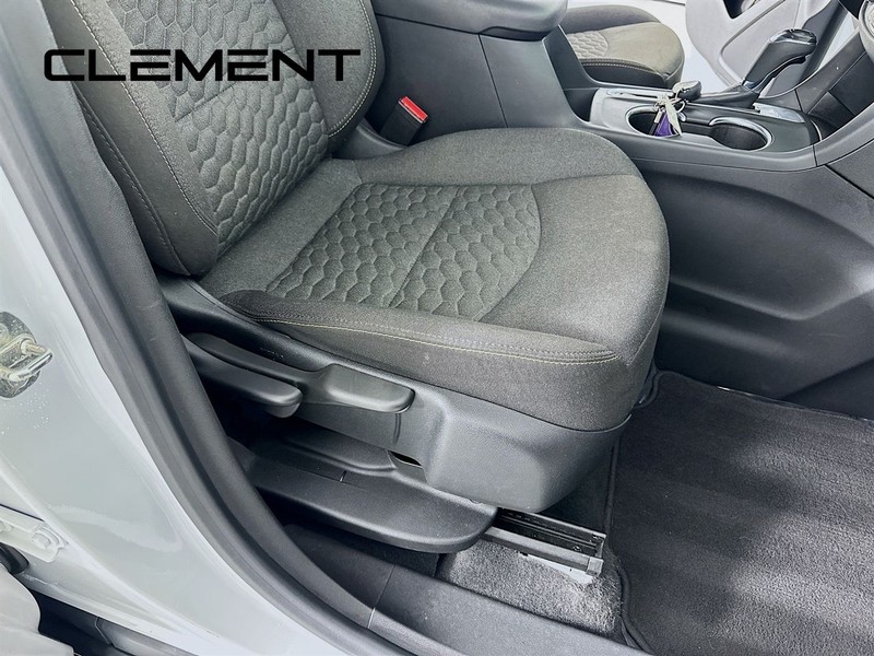 Chevrolet Equinox Vehicle Full-screen Gallery Image 32