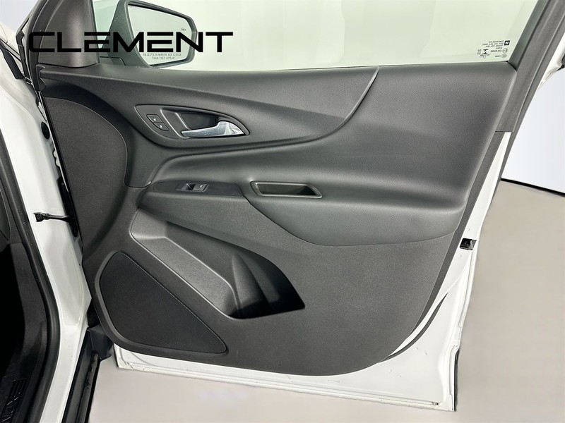 Chevrolet Equinox Vehicle Full-screen Gallery Image 34