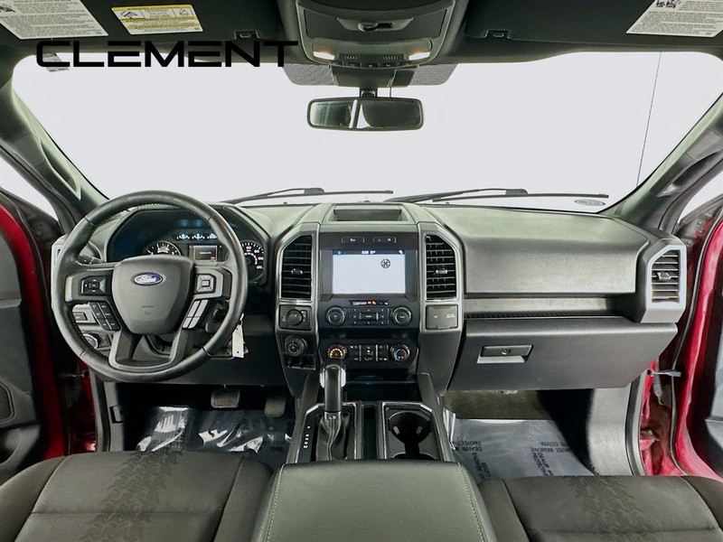 Ford F-150 Vehicle Full-screen Gallery Image 12