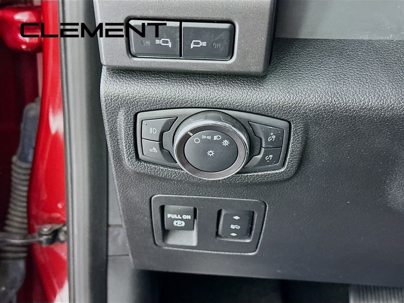 Ford F-150 Vehicle Full-screen Gallery Image 14