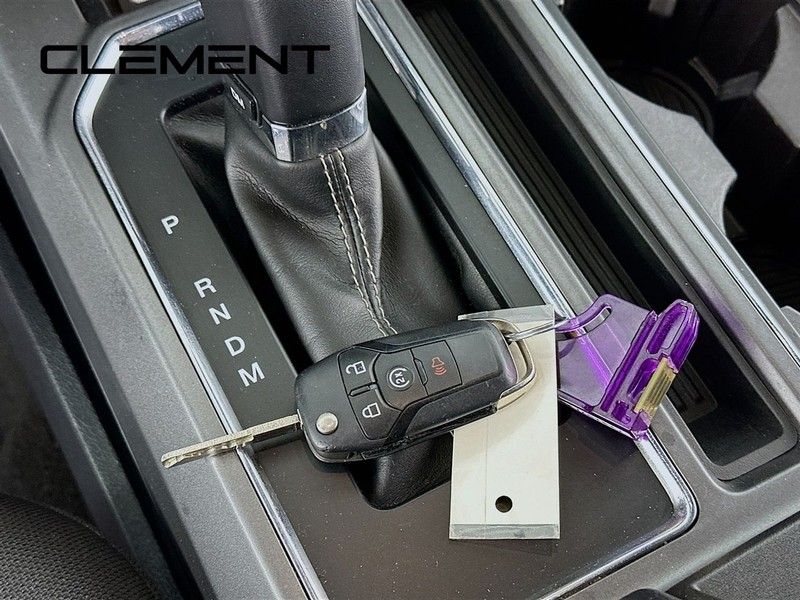 Ford F-150 Vehicle Full-screen Gallery Image 24