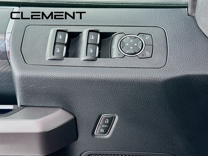 Ford F-150 Vehicle Full-screen Gallery Image 26