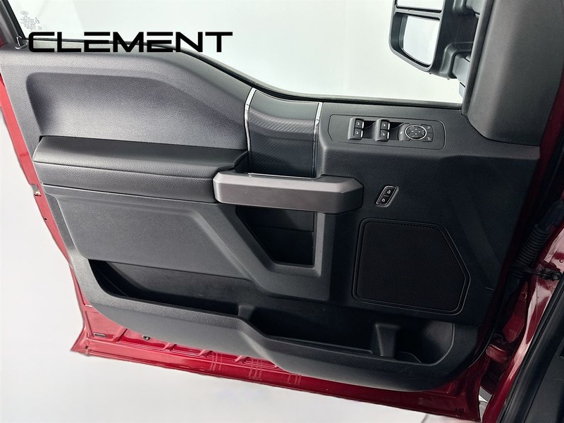 Ford F-150 Vehicle Full-screen Gallery Image 27