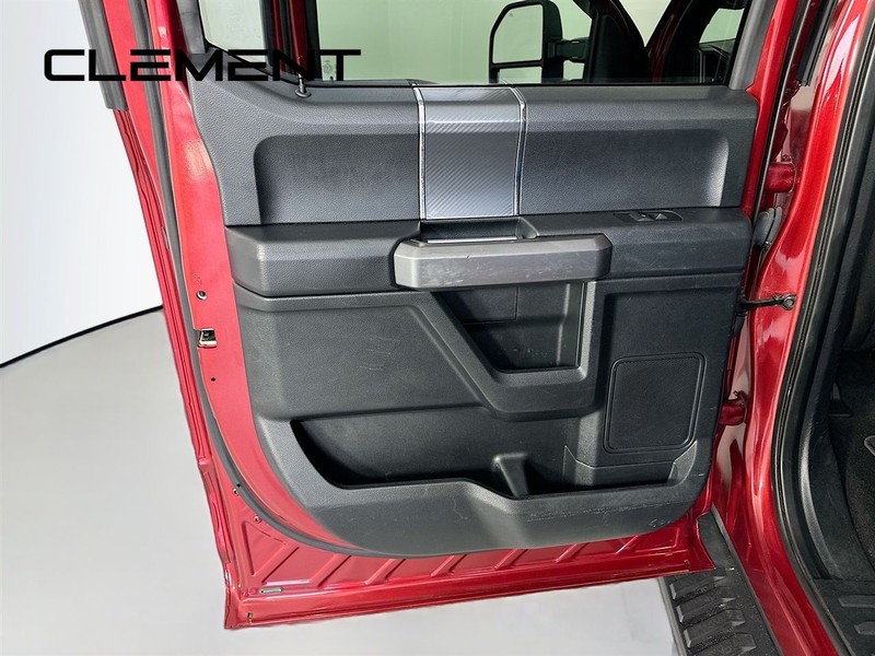 Ford F-150 Vehicle Full-screen Gallery Image 30