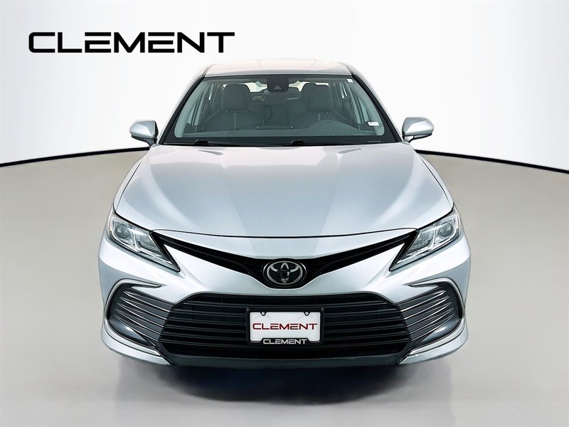 Toyota Camry Vehicle Full-screen Gallery Image 3