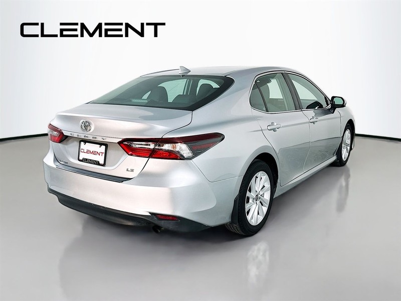 Toyota Camry Vehicle Full-screen Gallery Image 7