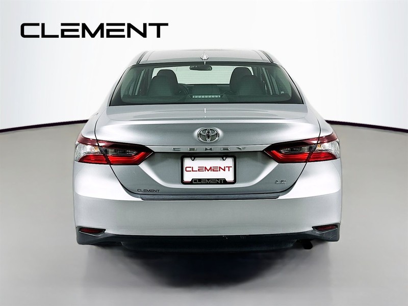 Toyota Camry Vehicle Full-screen Gallery Image 8