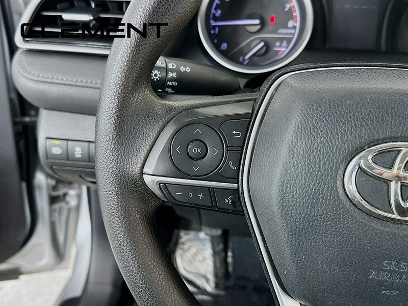 Toyota Camry Vehicle Full-screen Gallery Image 16