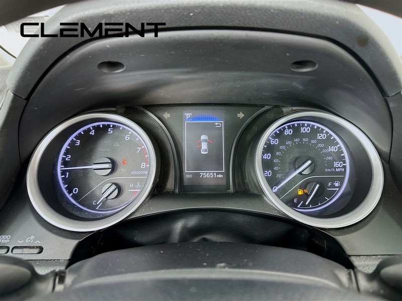 Toyota Camry Vehicle Full-screen Gallery Image 18