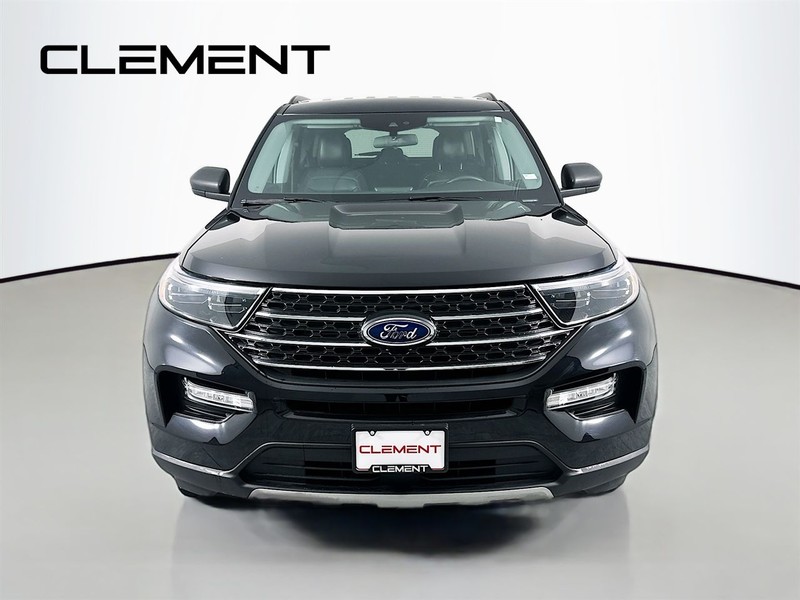 Ford Explorer Vehicle Full-screen Gallery Image 3