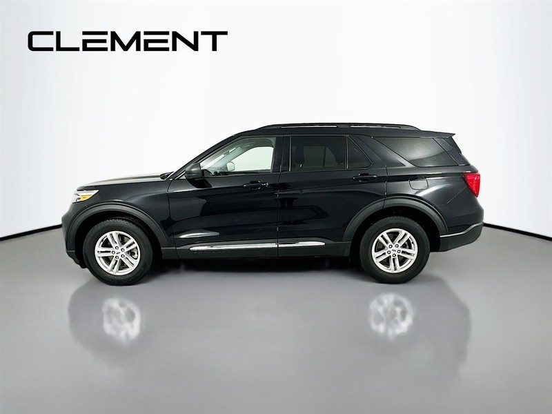 Ford Explorer Vehicle Full-screen Gallery Image 6