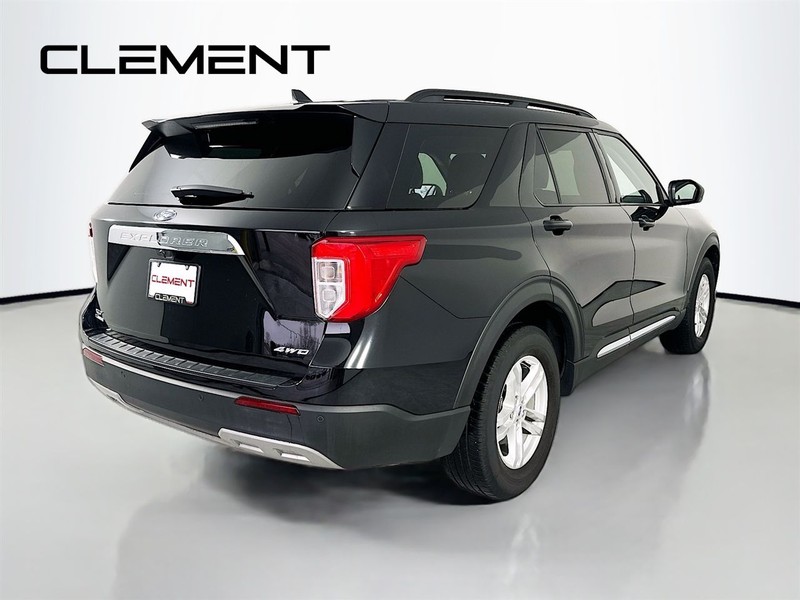 Ford Explorer Vehicle Full-screen Gallery Image 7